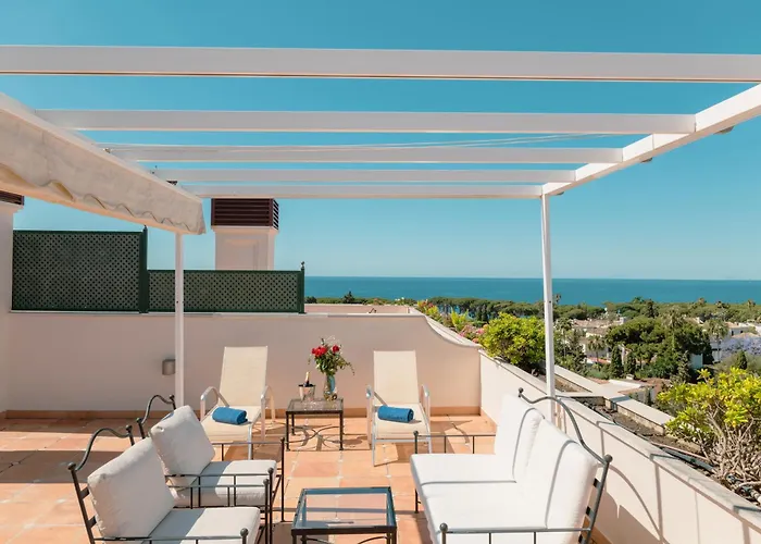 Apartamentos Guadalpin Suites